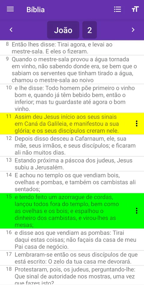 Tela de leitura em João 2, com dois versículos marcados em cores diferentes direto no texto do capítulo.